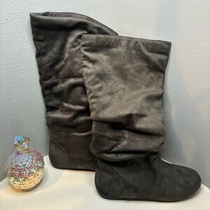 Chic Dark Grey Boots